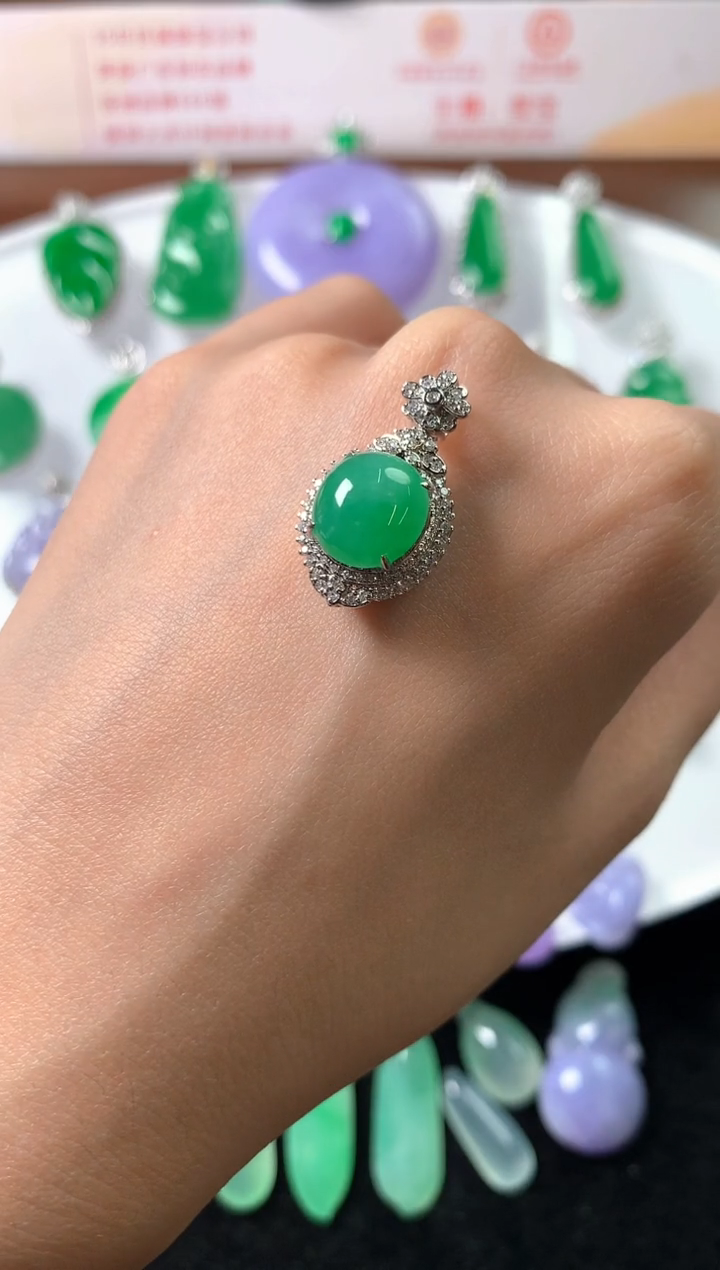 吊坠(赠链)18K金镶嵌翡翠吊坠