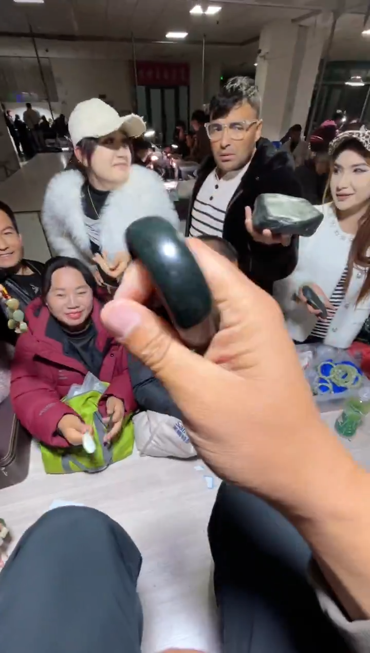 未镶嵌和田玉（糖玉）挂件和田玉