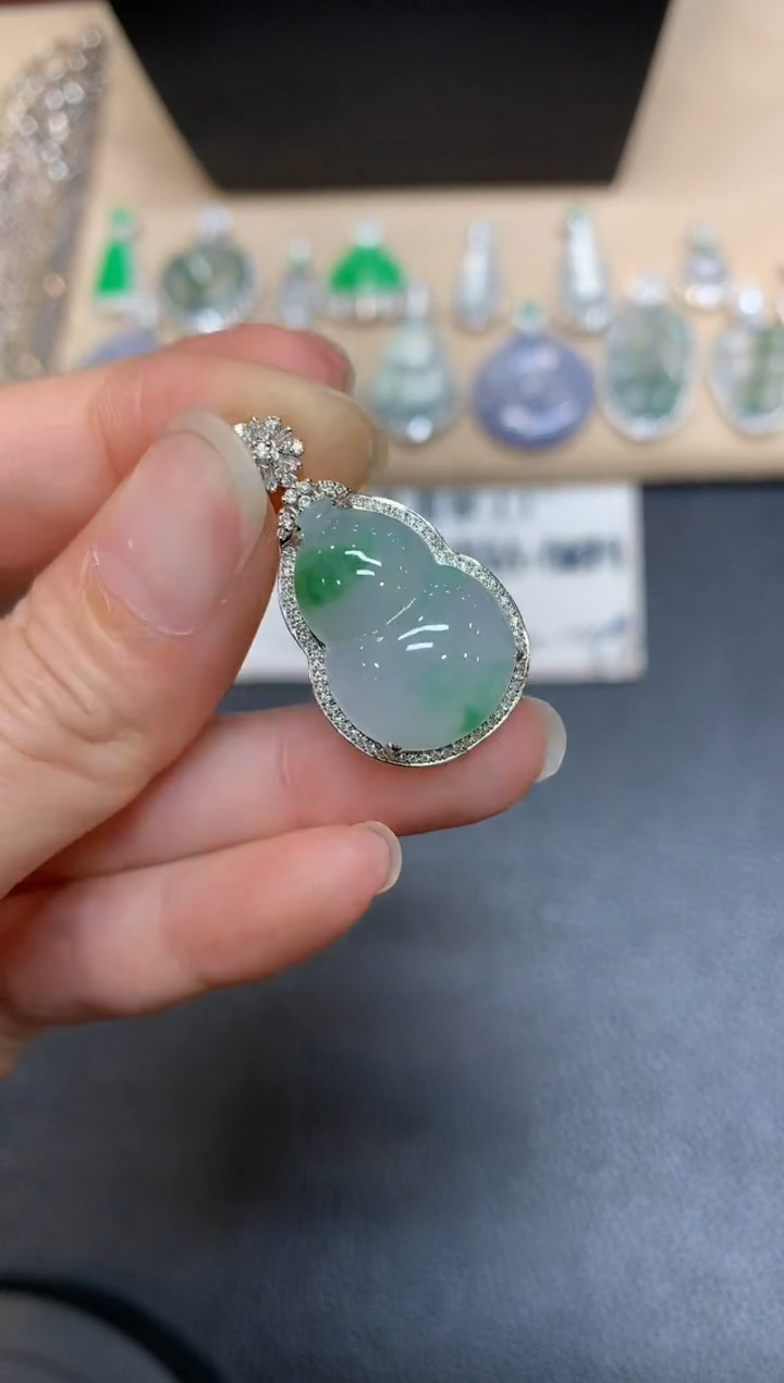 【闪购商品】翡翠颈饰18K金镶嵌【无服务费 葫芦