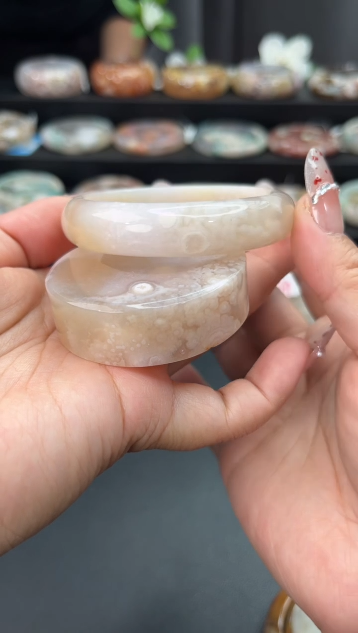 未镶嵌手镯石英质玉（55圈口）赠送镯心 无证书