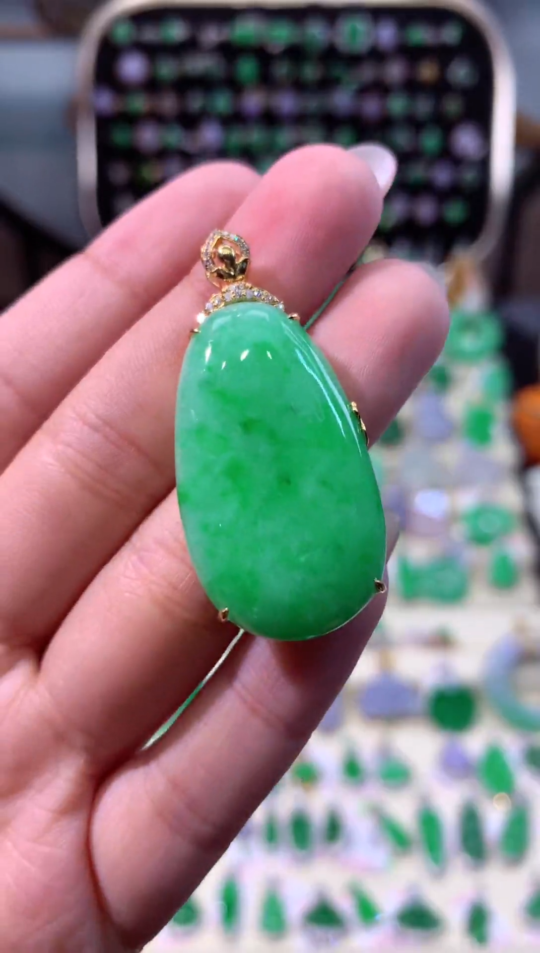 【闪购商品】翡翠颈饰18K金镶嵌缅甸天然A货翡翠