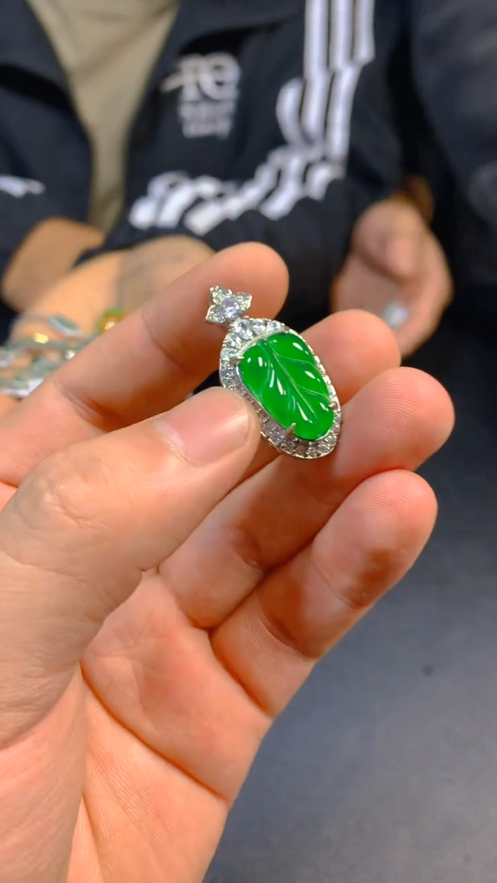 【闪购商品】翡翠吊坠(赠链)未镶嵌0783296728多样性发一