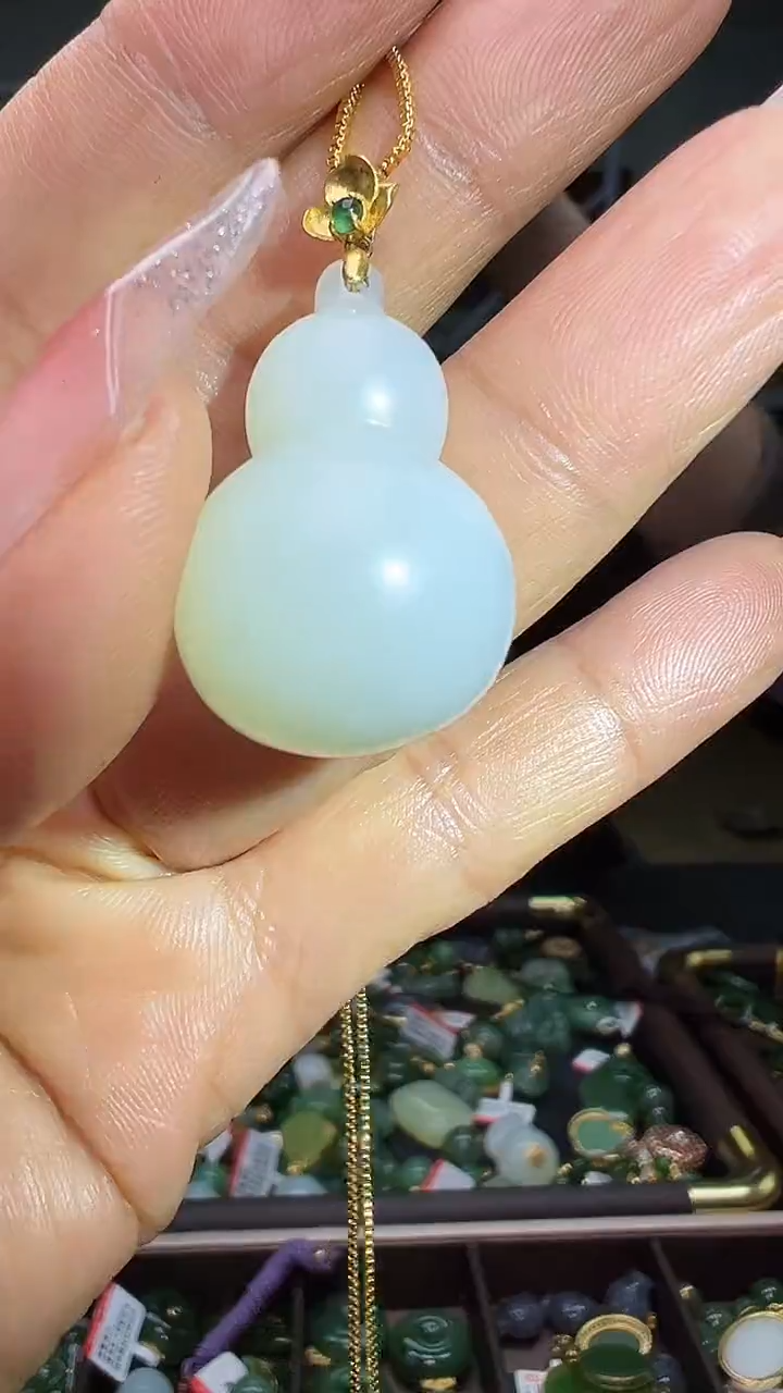 颈饰18K金镶嵌和田玉（多样性发货.发其一)12.24.57