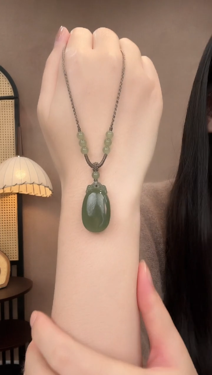 吊坠(赠链)未镶嵌和田玉高冰湖水绿专柜新款胖墩无事牌30*17*11.3