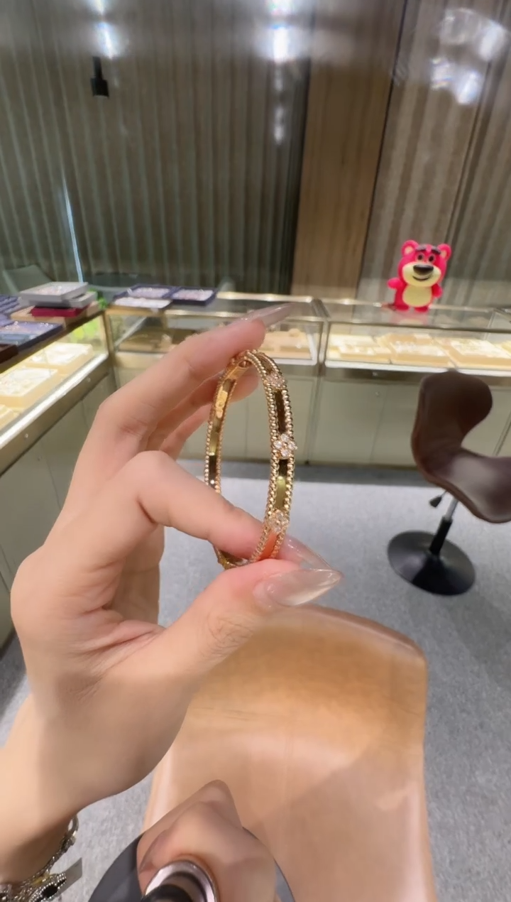 手镯18K金镶嵌钻石万花筒
