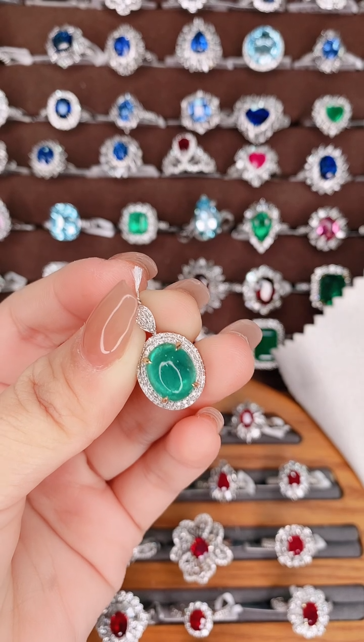 【闪购商品】祖母绿18K金吊坠18K金镶嵌4.5克拉