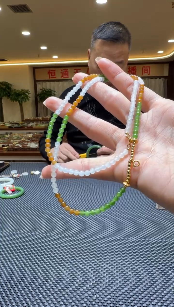 颈饰未镶嵌和田玉项链
