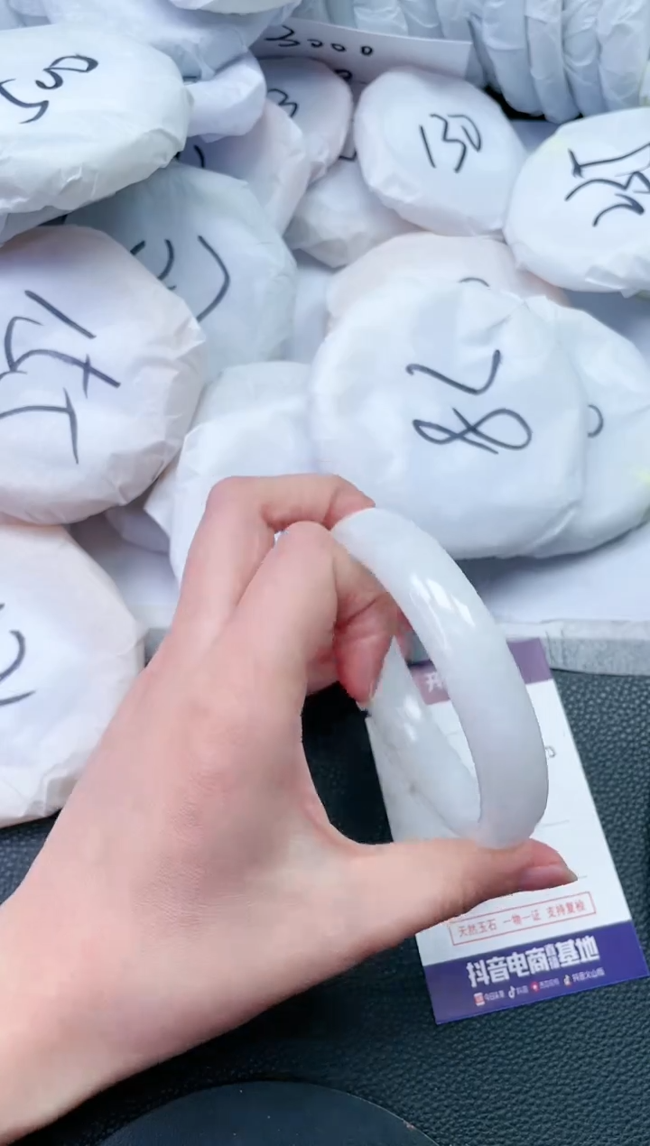 【闪购商品】和田玉手镯未镶嵌L866