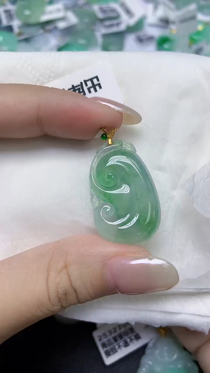 翡翠18K金镶嵌颈饰天然缅甸翡翠A货