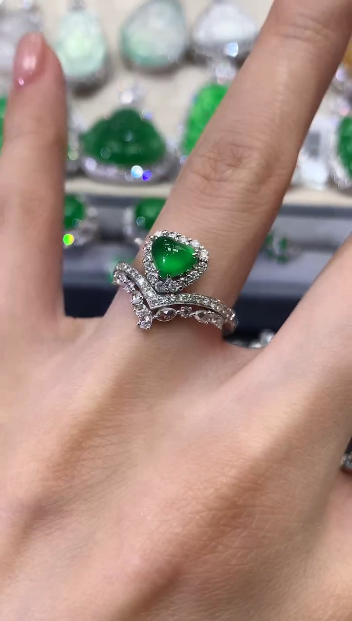 【闪购商品】翡翠18K金镶嵌戒指w59         