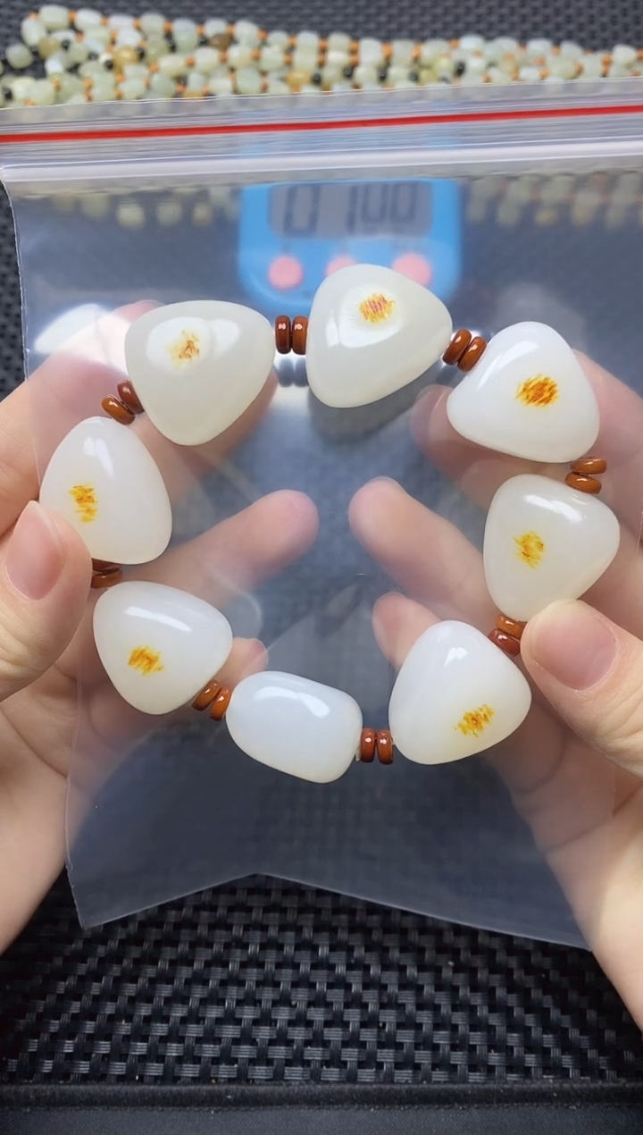 未镶嵌手链和田玉人****1手串