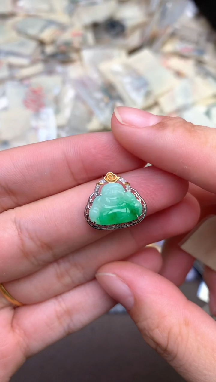 18K金镶嵌挂件翡翠   —