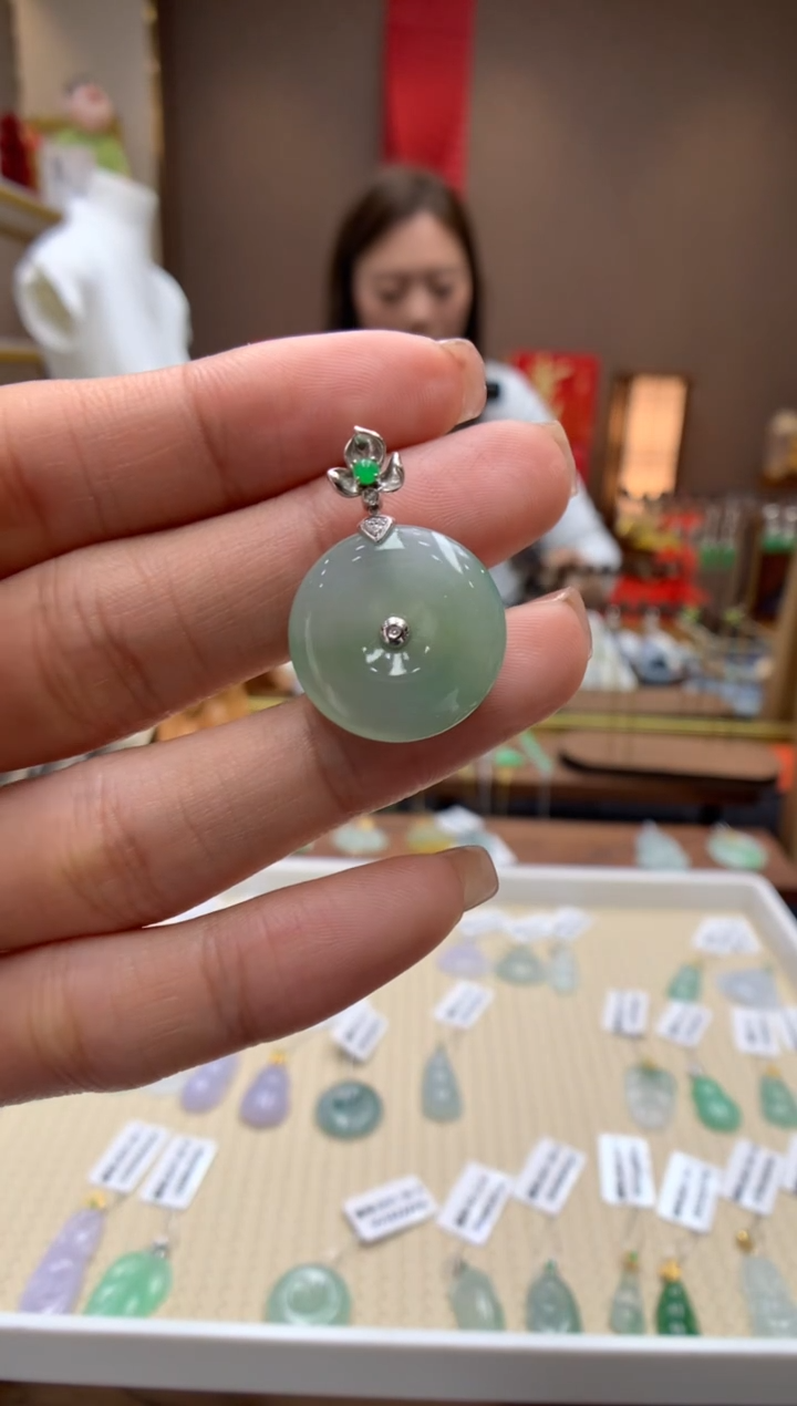 【闪购商品】翡翠颈饰18K金镶嵌平安扣