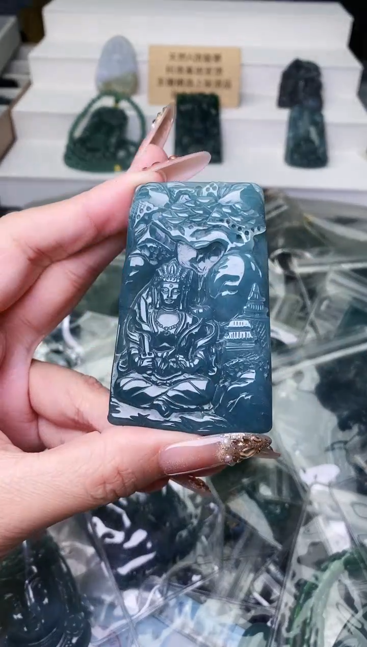 颈饰未镶嵌翡翠 