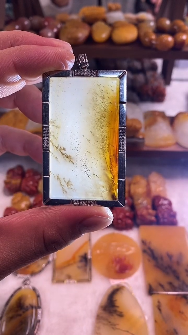 未镶嵌石英质玉挂件石英质玉挂件