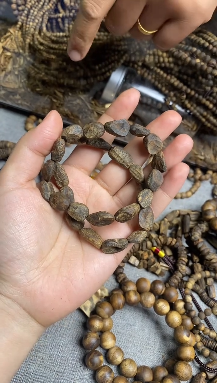 沉香手串沉水树丁留疤珠单圈手串多样性发一