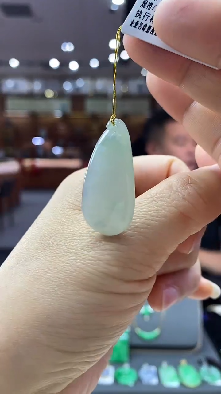 颈饰未镶嵌翡翠福瓜  40号