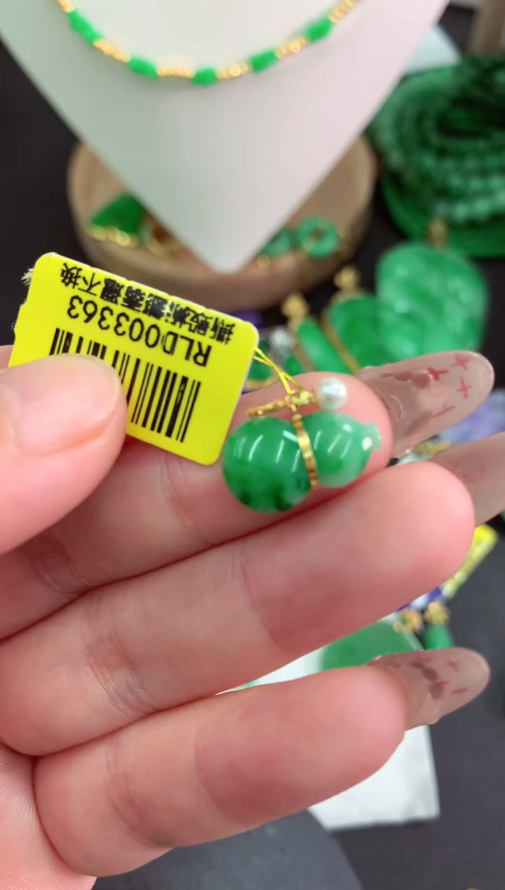 翡翠18K金镶嵌颈饰挂件