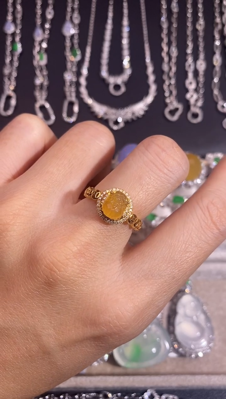 18K金镶嵌戒指翡翠戒指