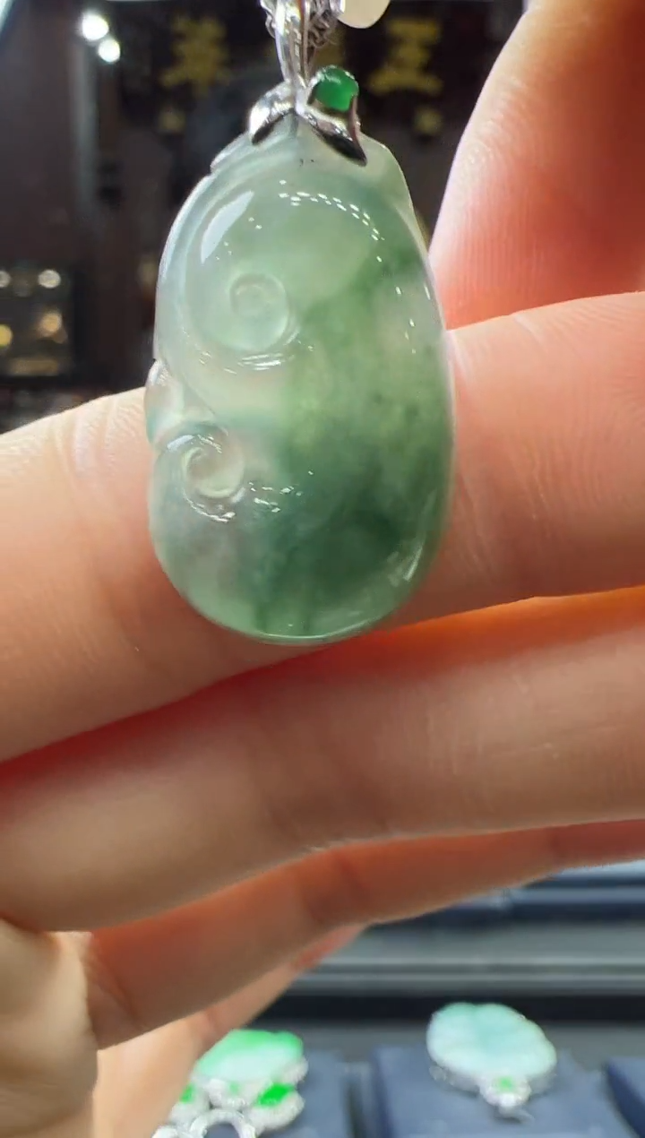 【闪购商品】翡翠挂件18K金镶嵌如意不含链