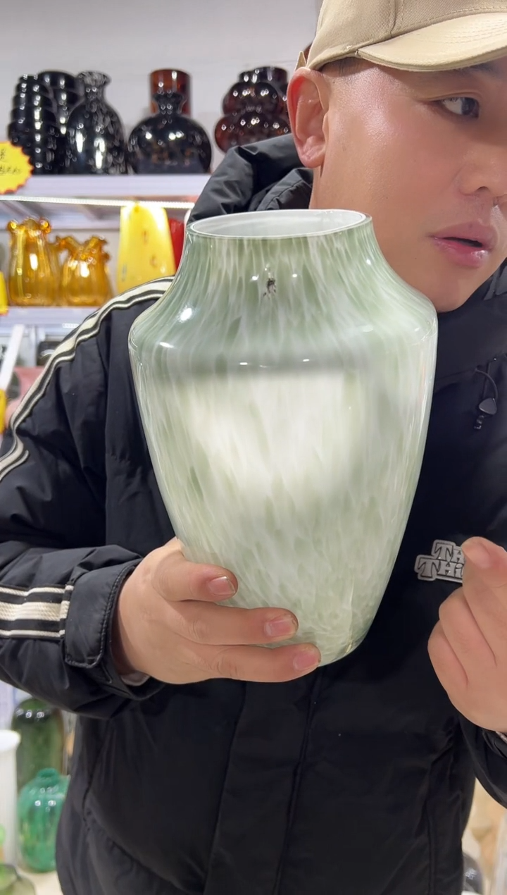 ✨****a豆沙绿白瓷彩点花瓶微瑕介意勿拍