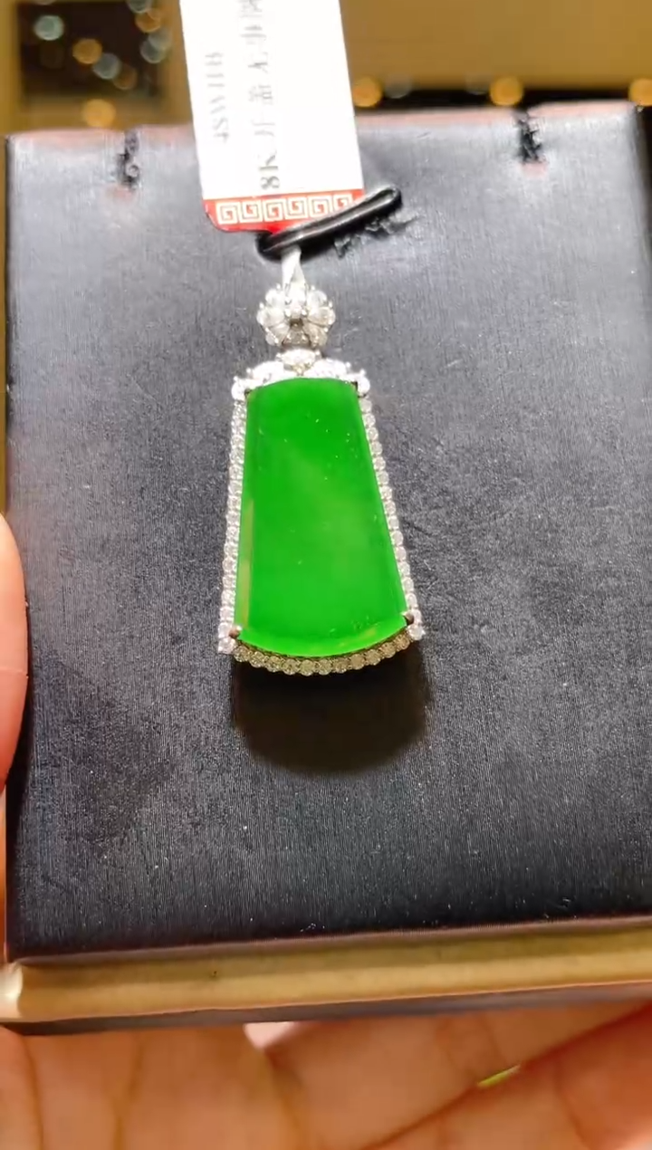 【闪购商品】翡翠吊坠(赠链)18K金镶嵌A28