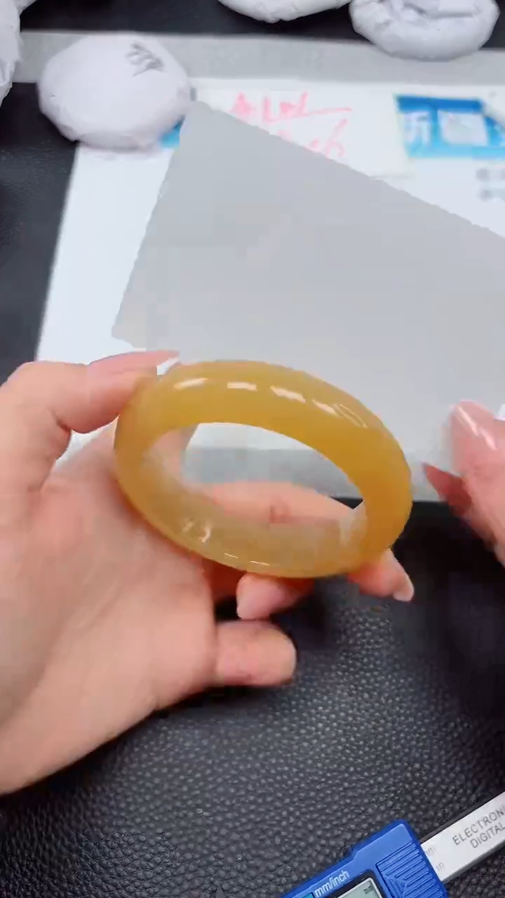 【闪购商品】石英质玉手镯未镶嵌A604