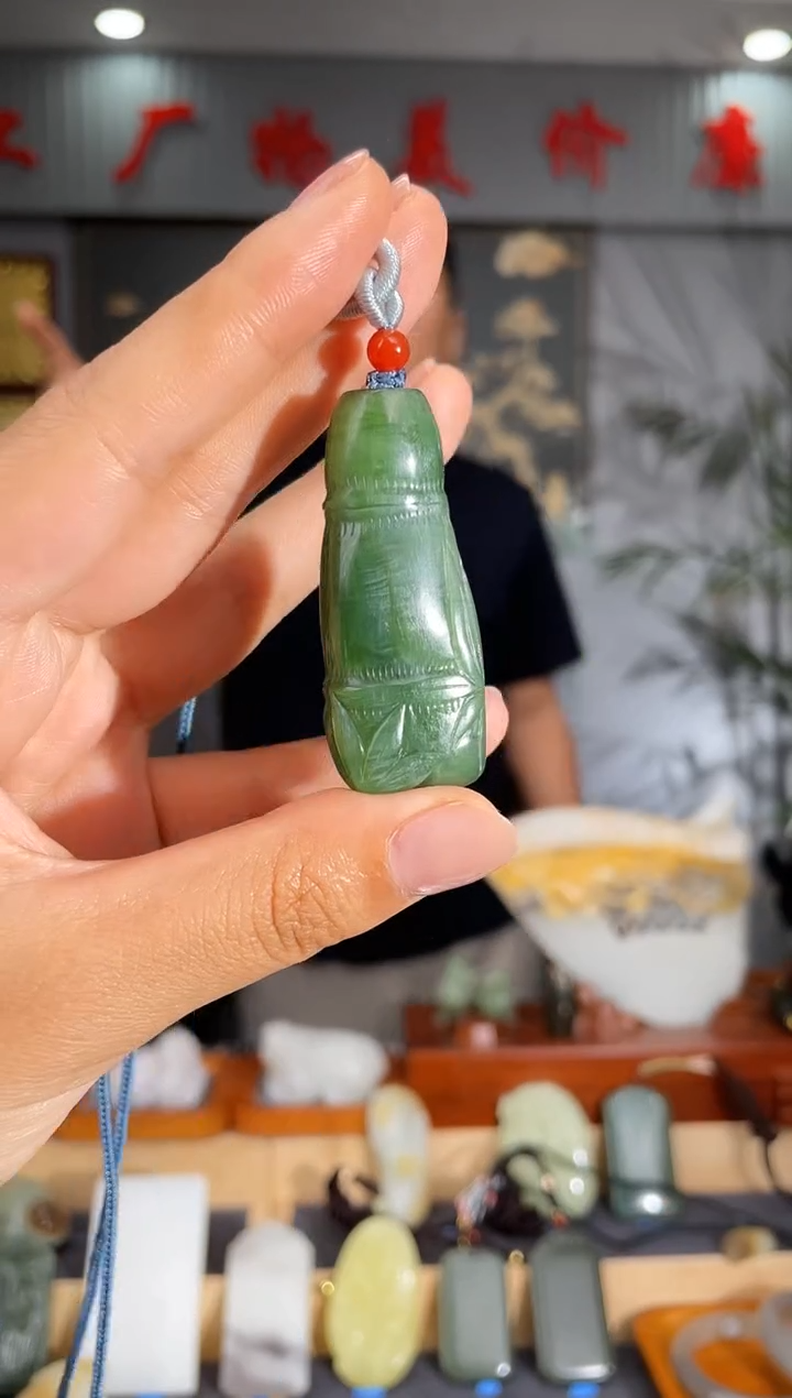 和田玉未镶嵌颈饰1