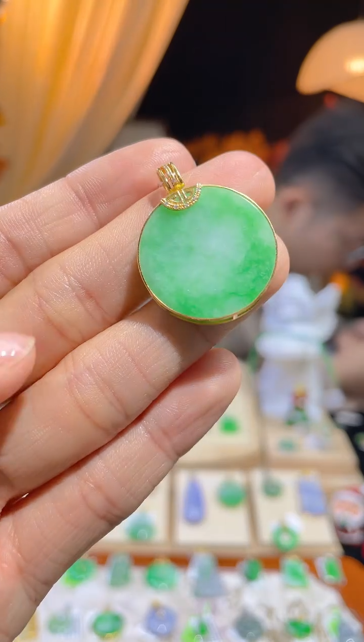 【闪购商品】翡翠颈饰18K金镶嵌假一赔三