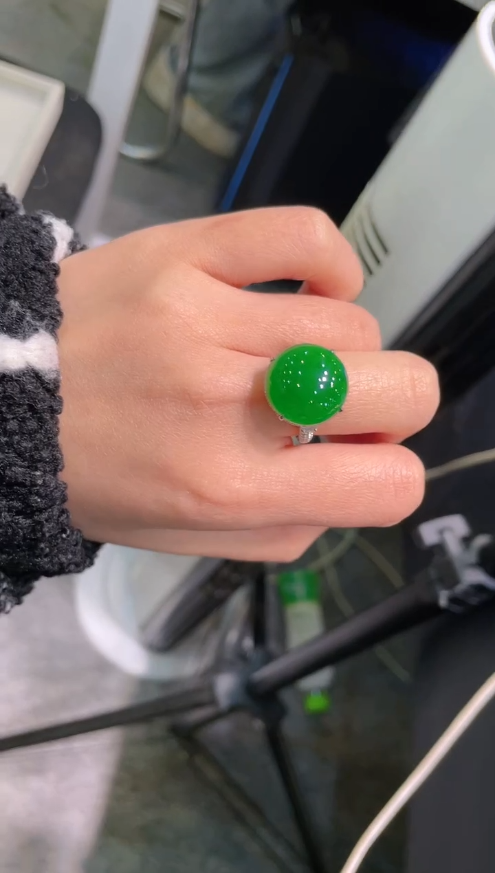 【闪购商品】翡翠吊坠(不含链)18K金镶嵌A74