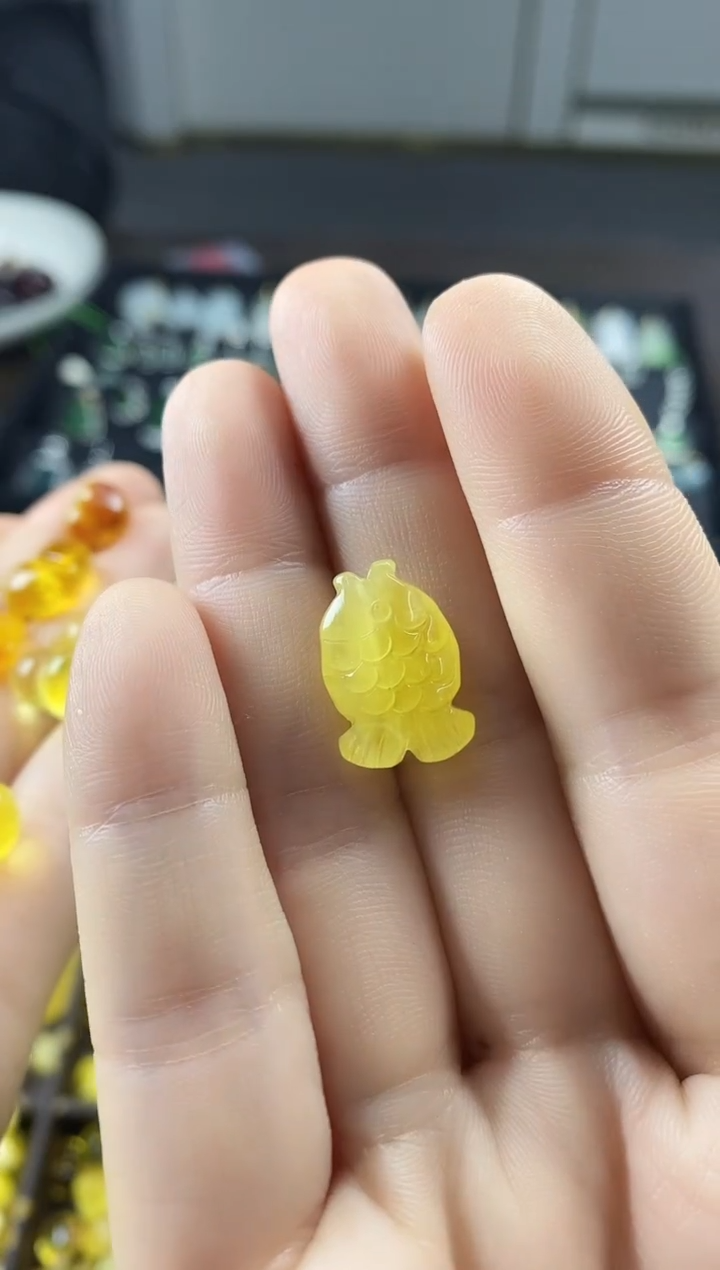 蜜蜡颈饰未镶嵌A****?胖鱼