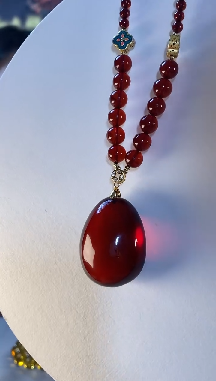 【闪购商品】琥珀颈饰未镶嵌血珀水滴吊坠5+主珠  