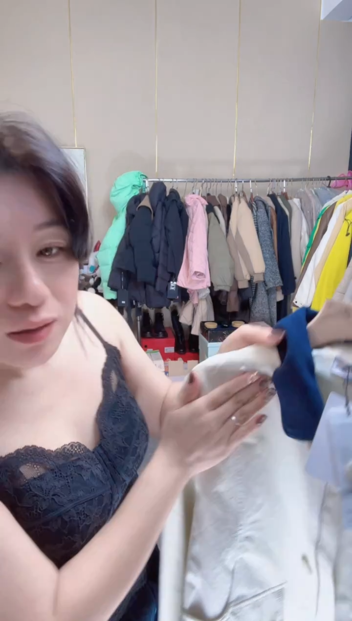 艾**姐711                  