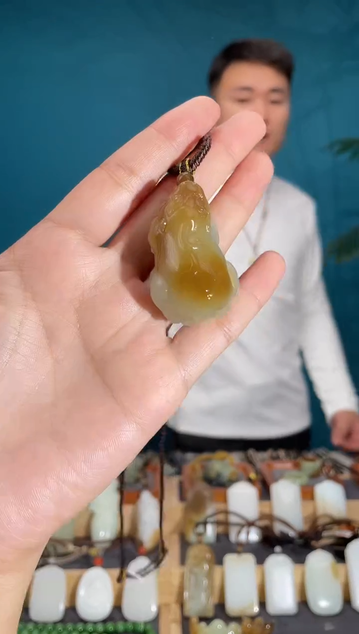 颈饰未镶嵌和田玉1