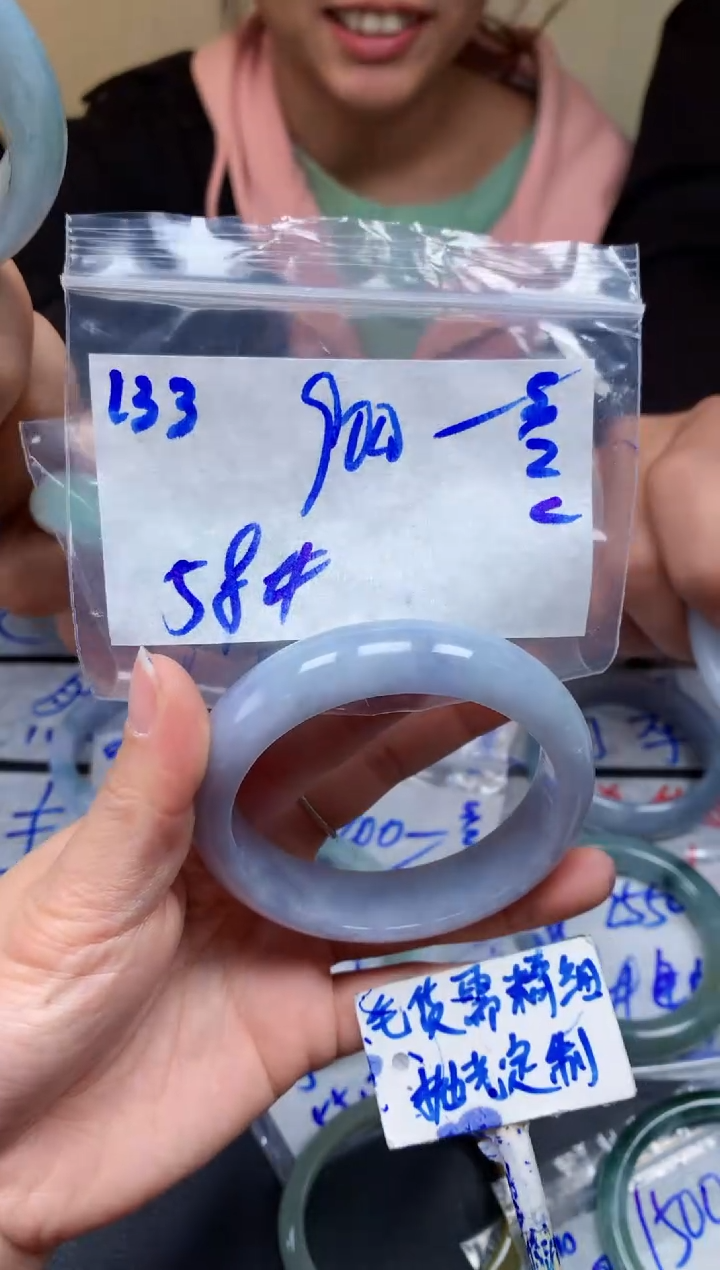【闪购商品】定制翡翠未镶嵌133毛货需精细抛光手镯多样性拍一发一