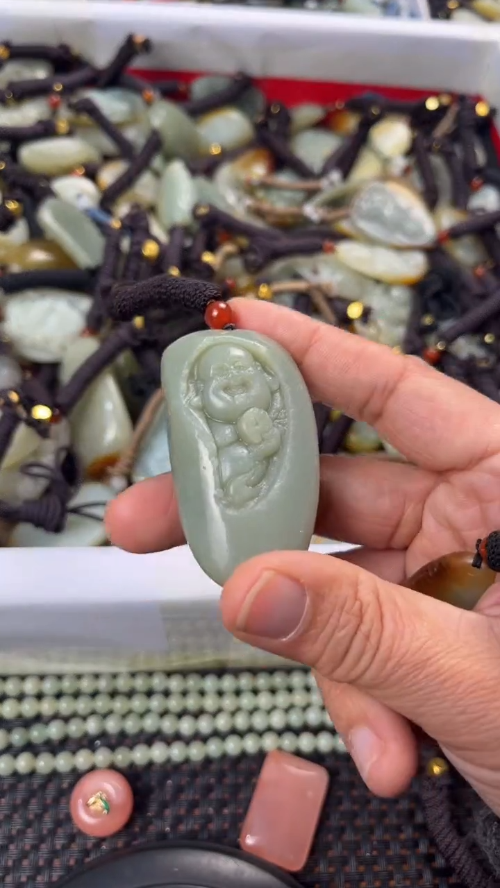 【闪购商品】和田玉颈饰未镶嵌多样性发货没有证书拍一发一有瑕