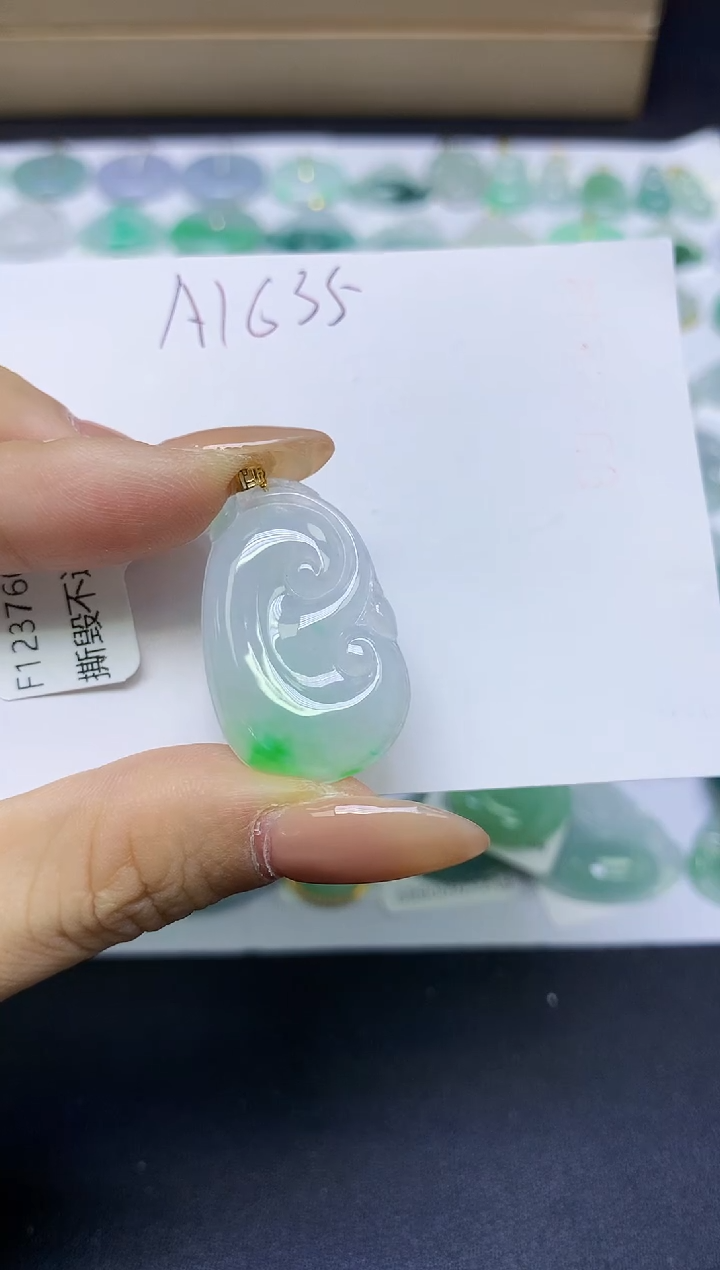 颈饰18K金镶嵌翡翠天然缅甸A货翡翠百元以上9元证书费自理