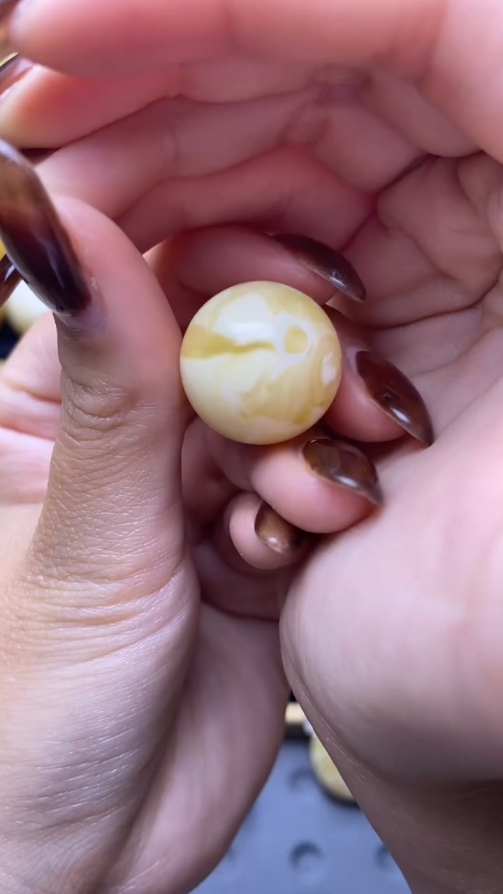 【闪购商品】琥珀裸石未镶嵌蜜蜡94