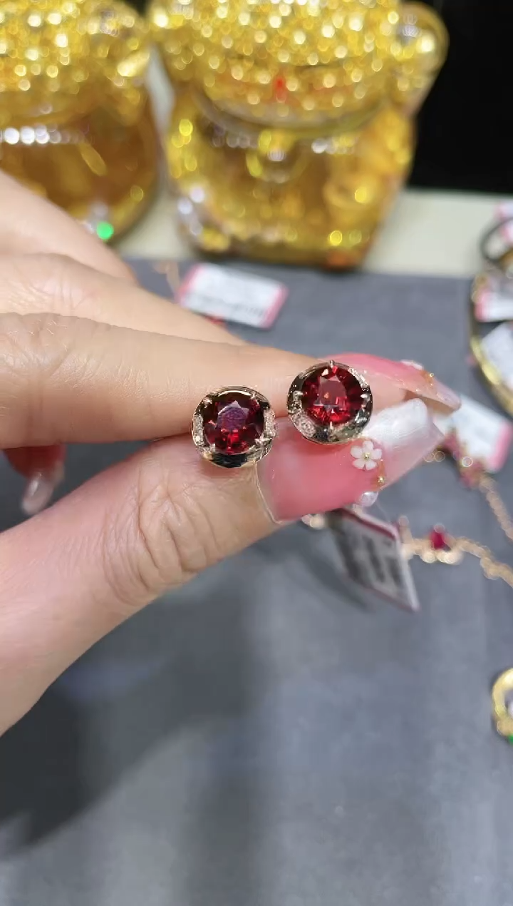 【闪购商品】石榴石耳饰18K金镶嵌·