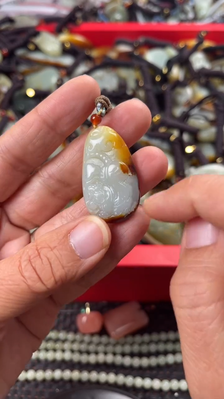 【闪购商品】和田玉颈饰未镶嵌多样性发货没有证书拍一发一有瑕