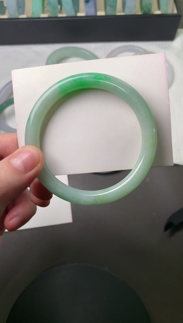 翡翠手镯（圆镯）未镶嵌58.3*8.7*8.1