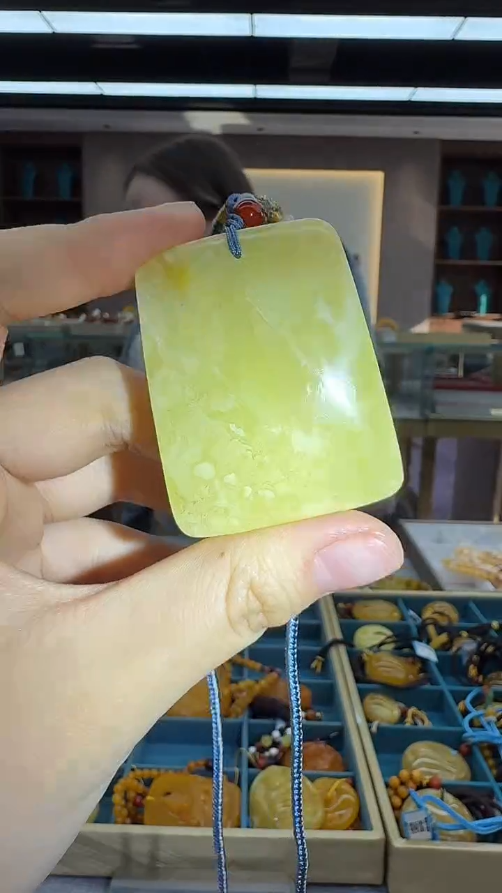 琥珀颈饰未镶嵌360秒拍号 假一罚三 