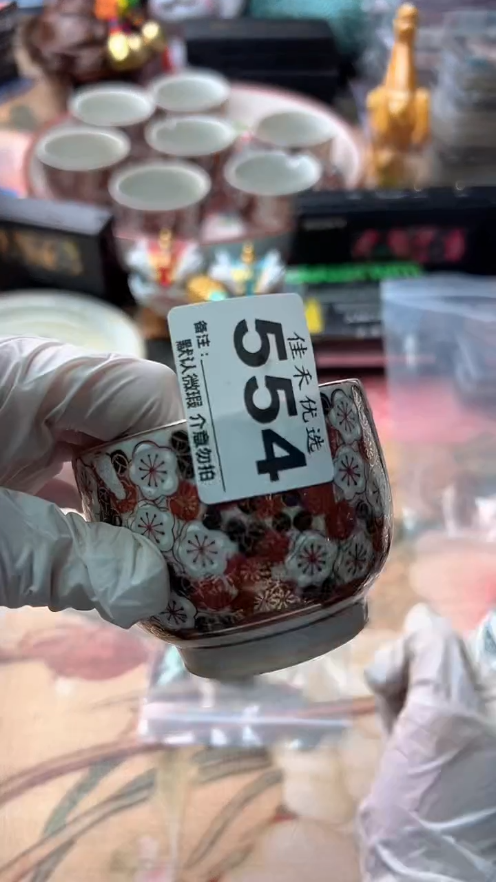 瓷垄****）红釉百花造型瓷器