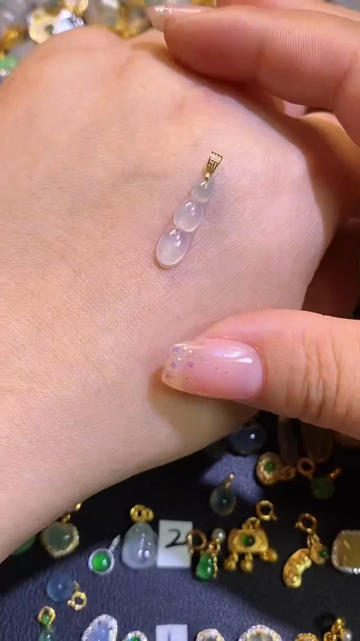 【闪购商品】翡翠吊坠(不含链)18K金镶嵌1