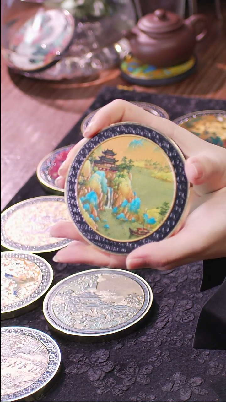 壹藏贰宝千里江山图案铜圈杯垫一片