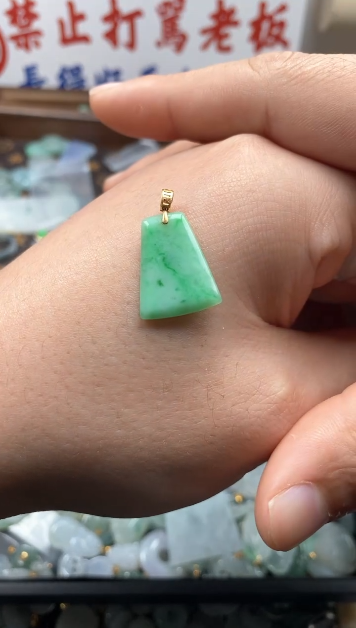 【闪购商品】翡翠颈饰未镶嵌哥哥