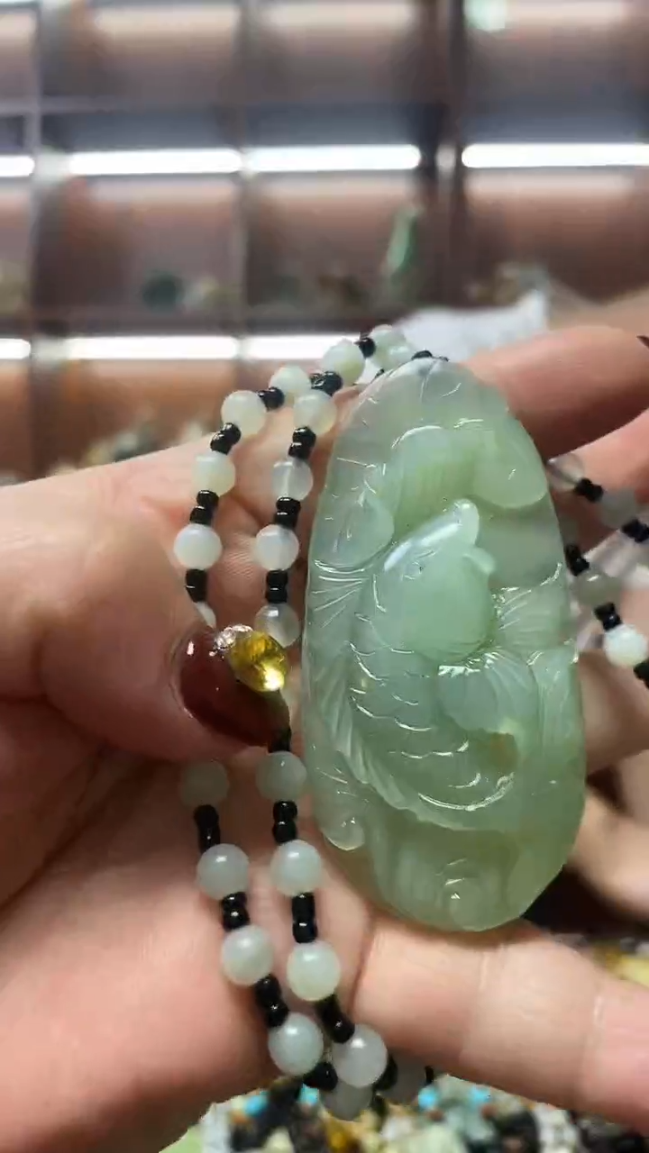 未镶嵌蛇纹石玉吊坠     