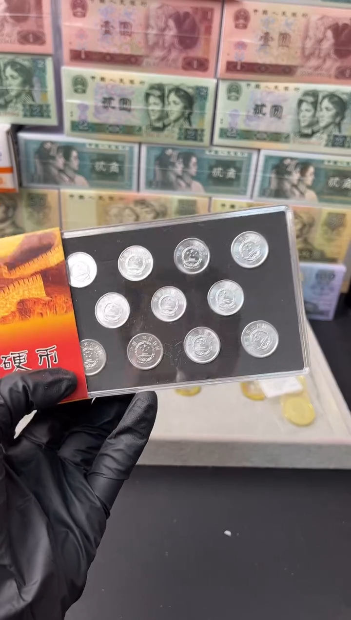 【闪购商品】11枚11个年份小金刚小套装