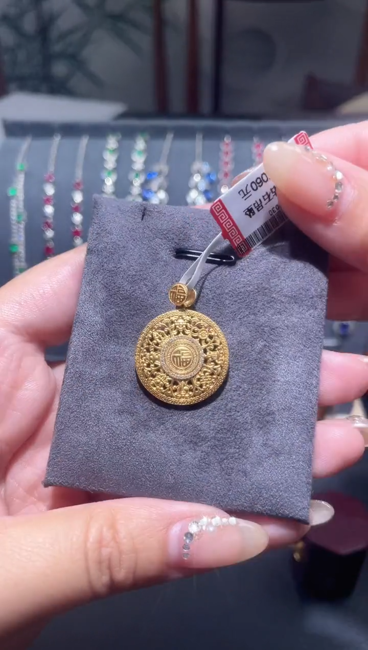 【闪购商品】钻石吊坠(不含链)18K金镶嵌钻石吊坠