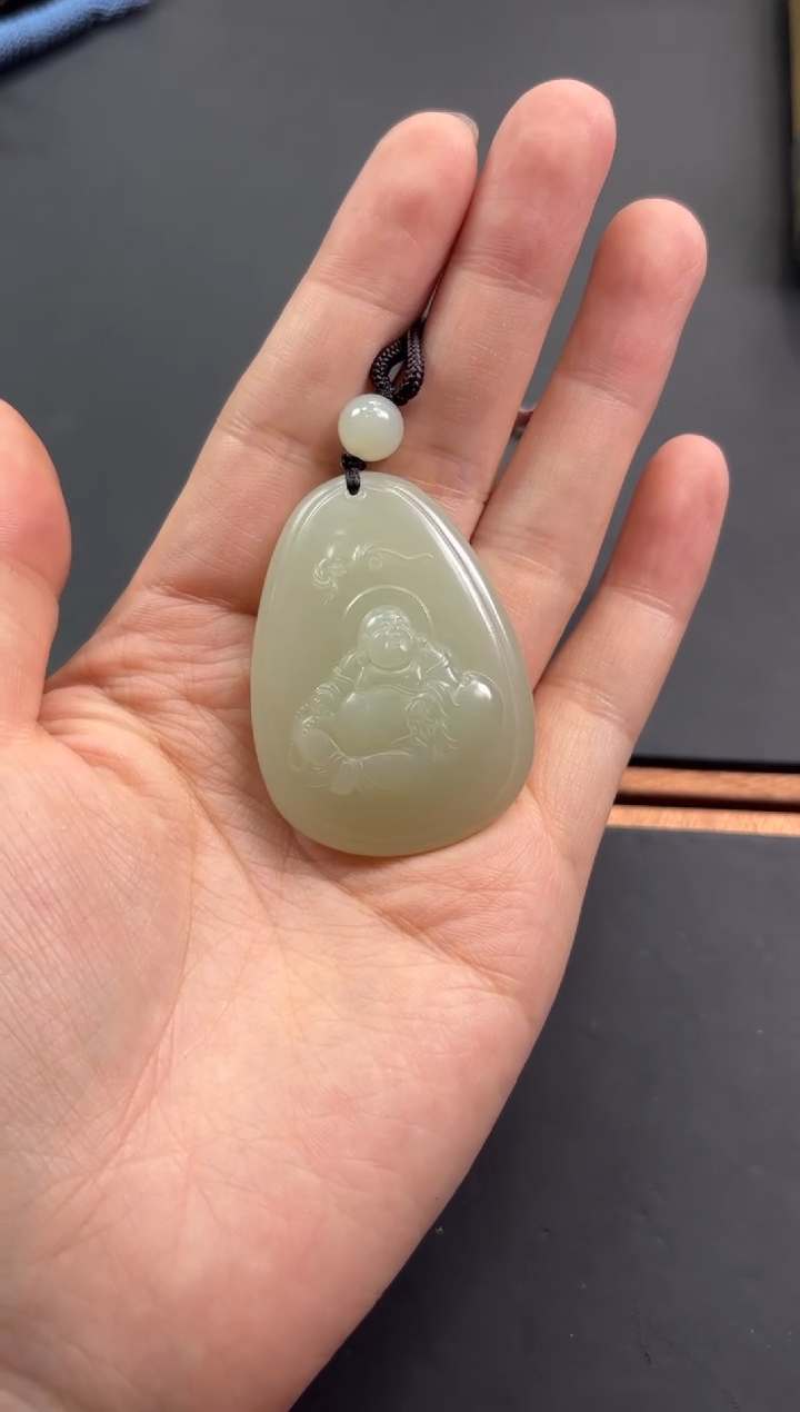 【闪购商品】和田玉吊坠(赠链)未镶嵌且末微色差迪克兰吊坠